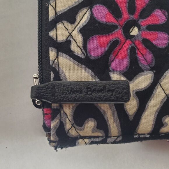 Vera Bradley ID Wallet Wristlet Card Holder Black‎ Pink Floral Quilted - Picture 3 of 12